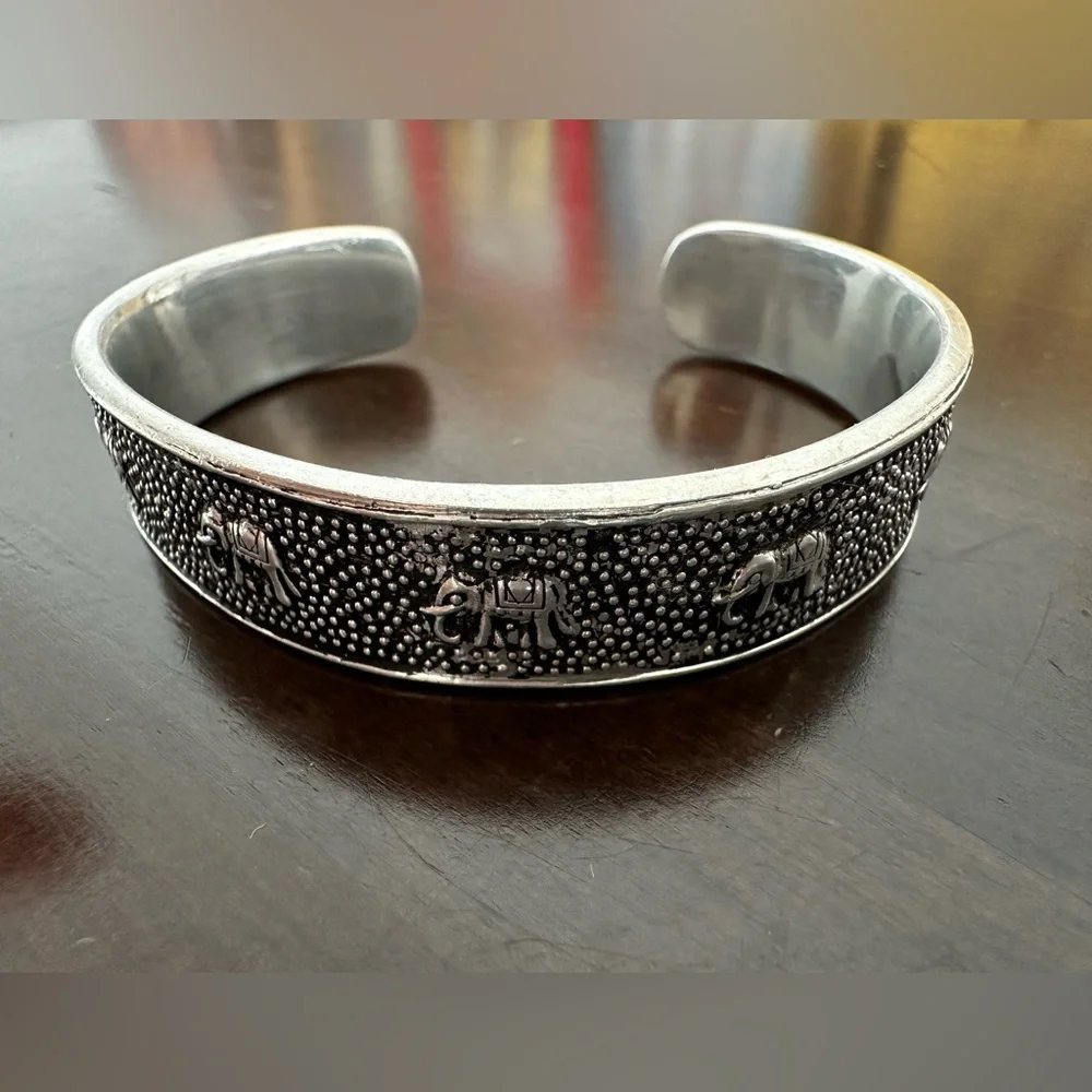 Silver bracelet, happy elephants. - Picture 10 of 13